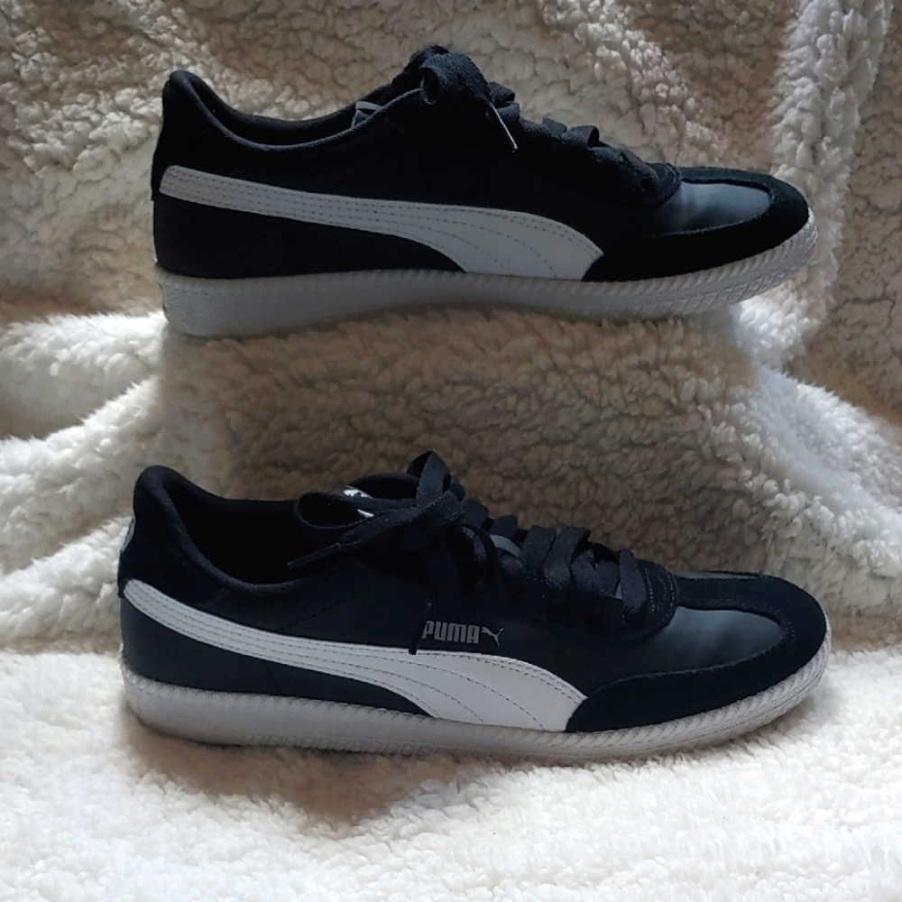 Puma Men's Classic Black and White Sneakers Size 9